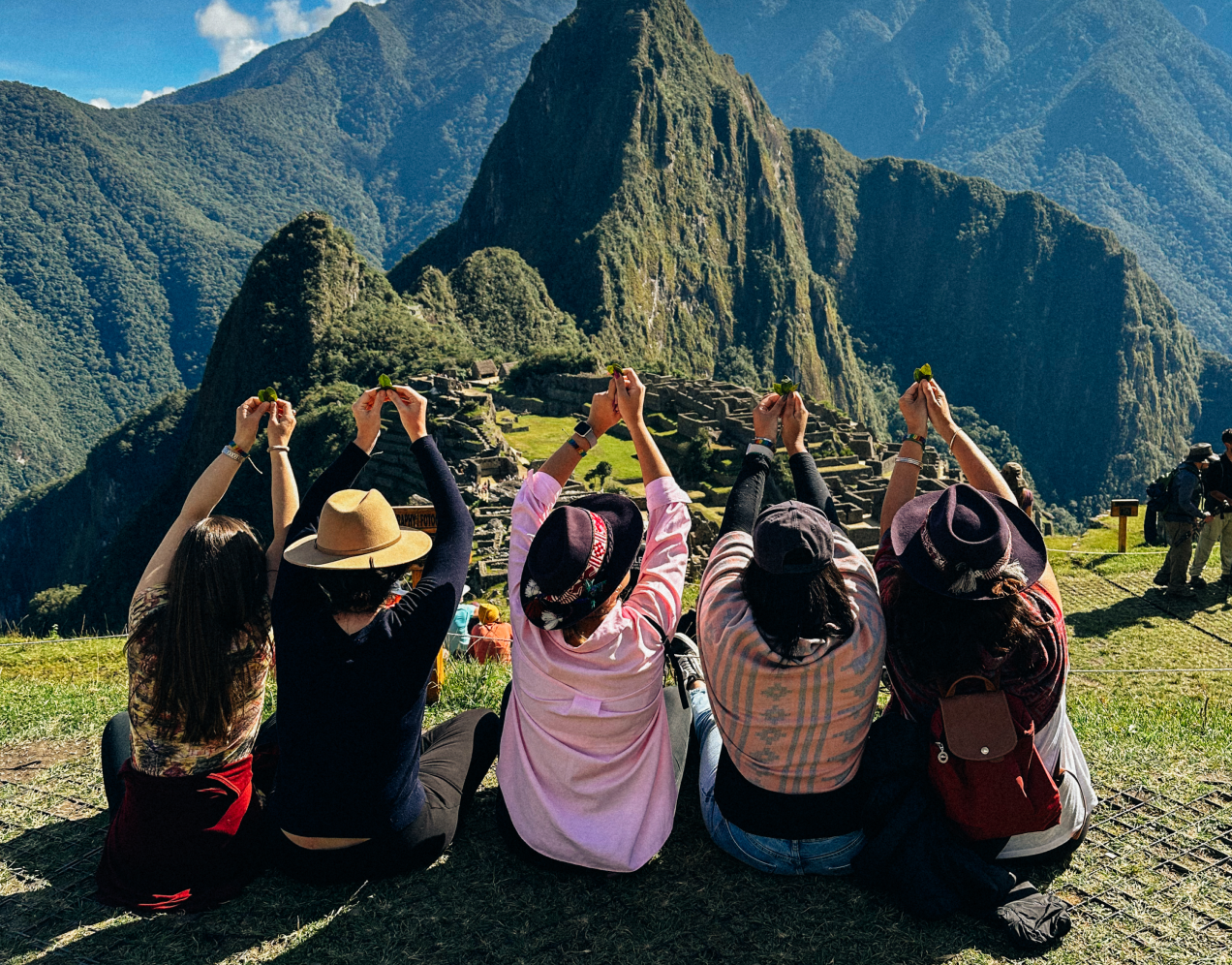 Foto de grupo de mujeres de viaje en Peru