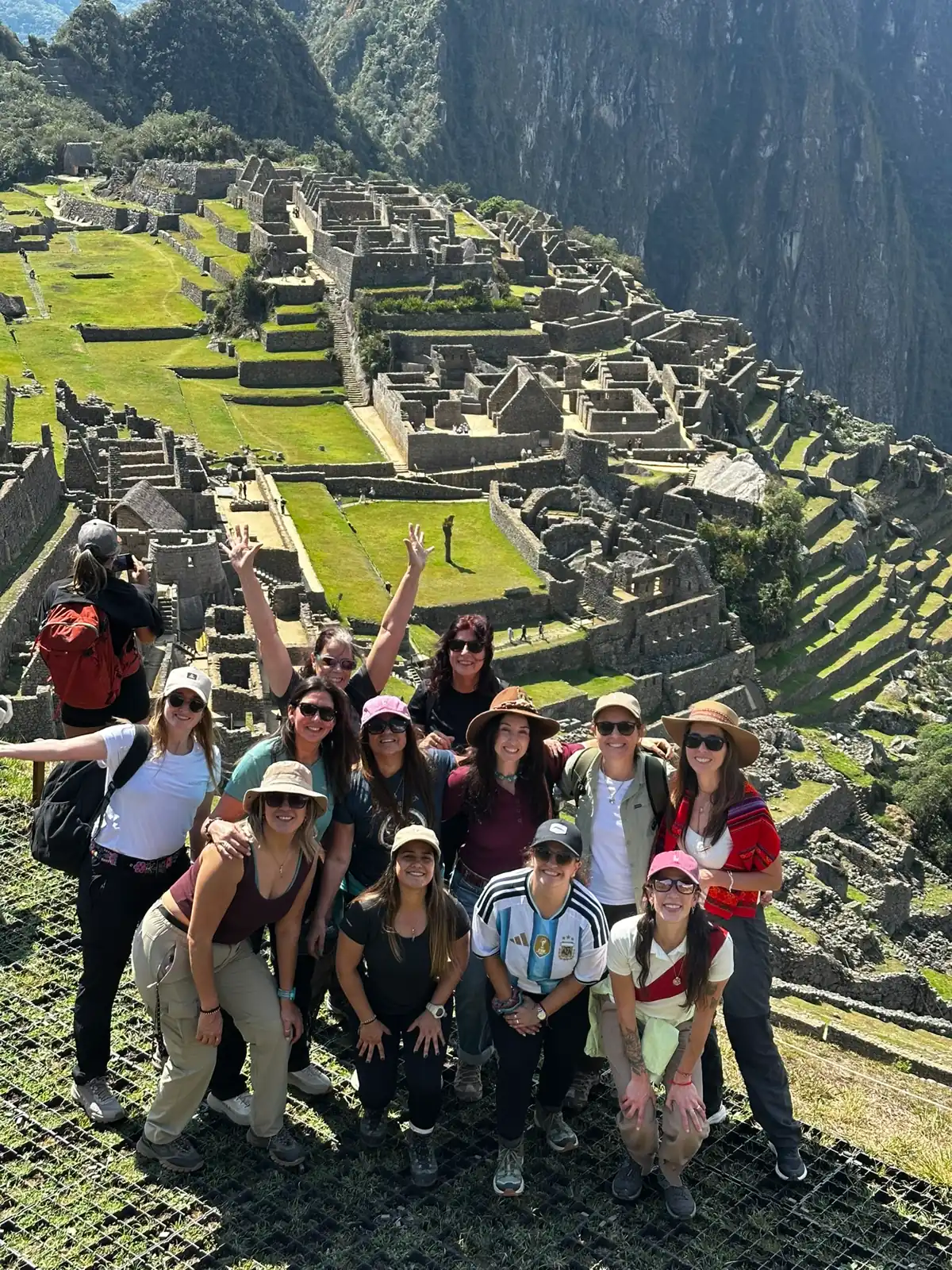 Grupo de viajeras en Machu Picchu